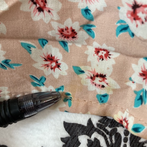 BAJEE COLLECTION | Women’s Scoop Neck Floral Sleeveless Blouse - Picture 9 of 9